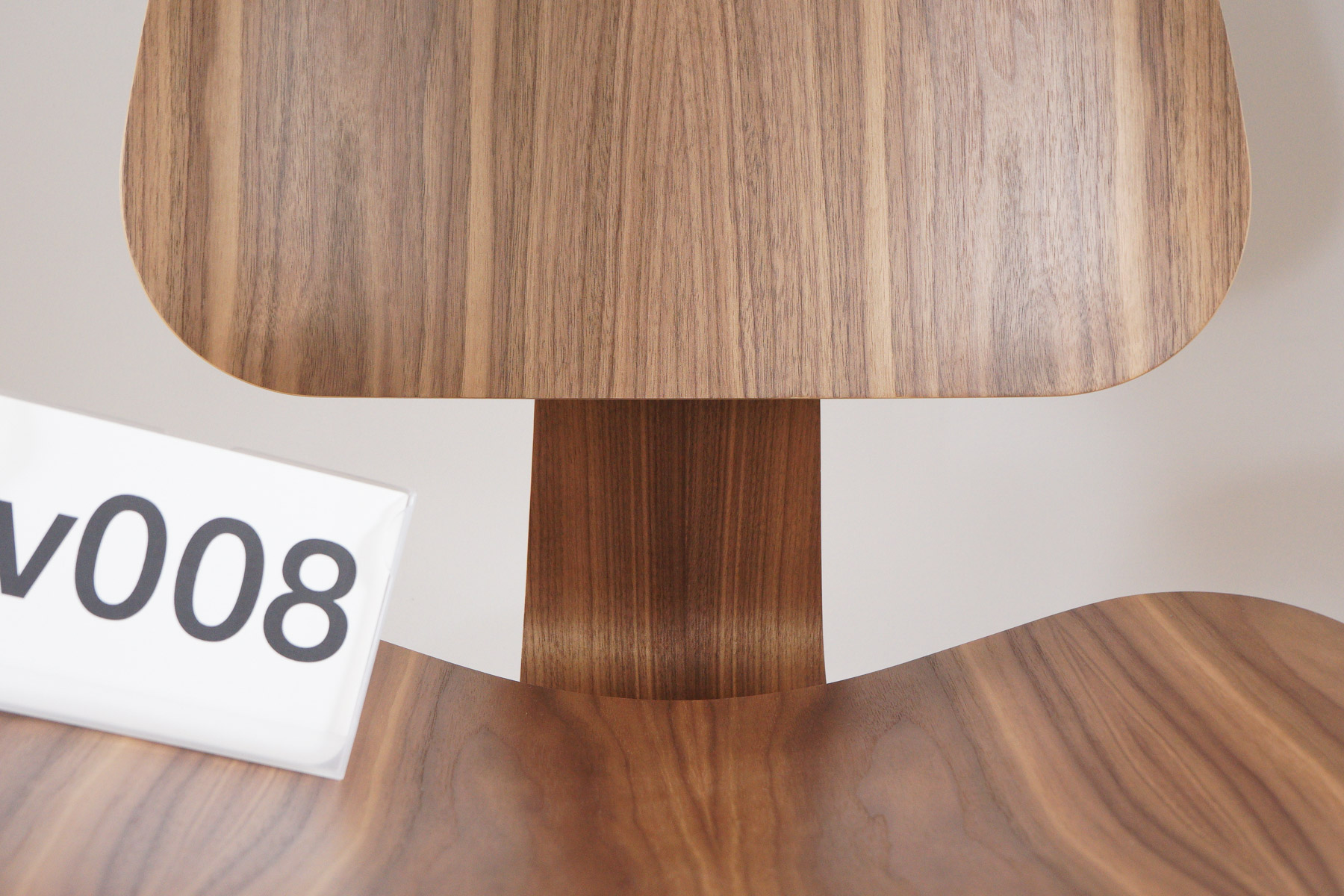 イームズLCWの木目