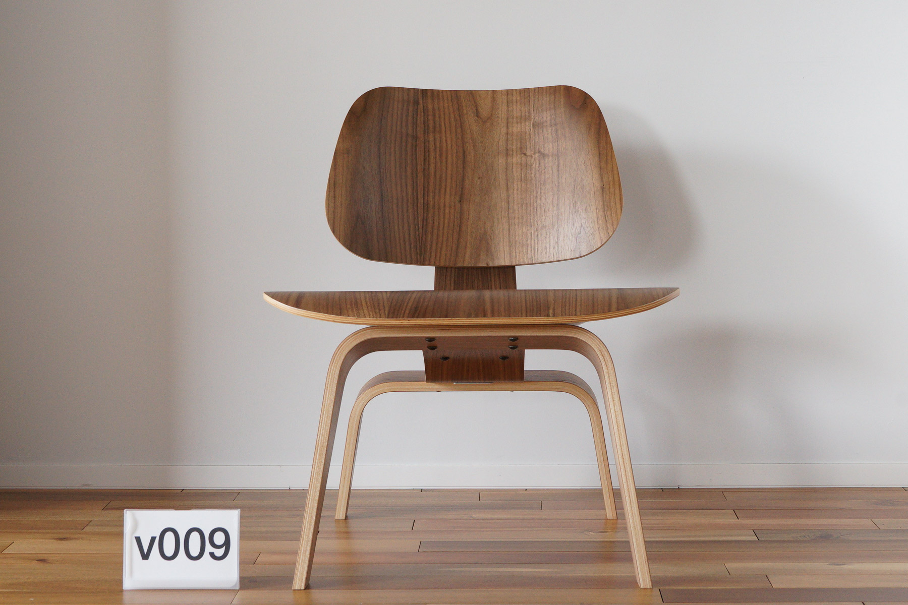 イームズLCWの木目