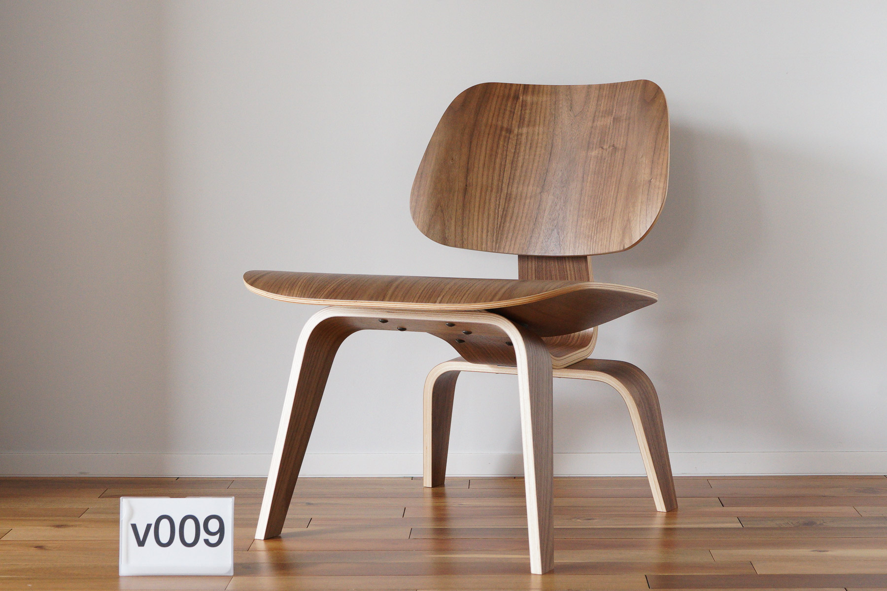 イームズLCWの木目