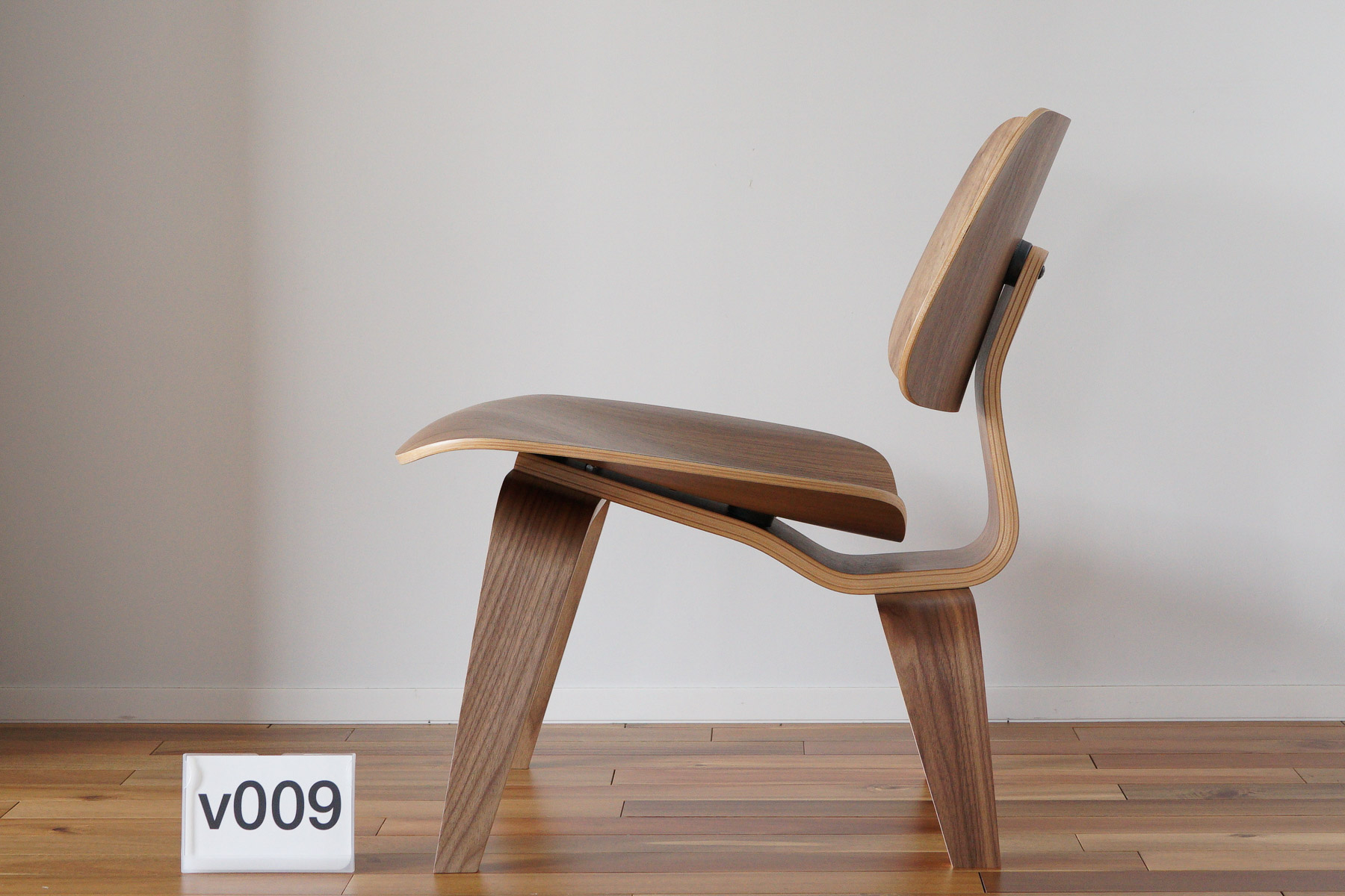 イームズLCWの木目