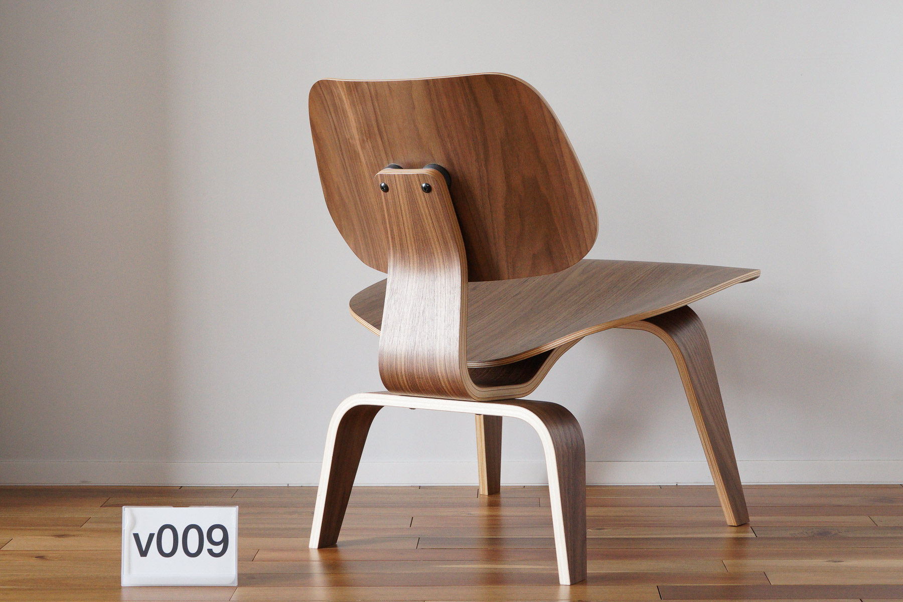 イームズLCWの木目