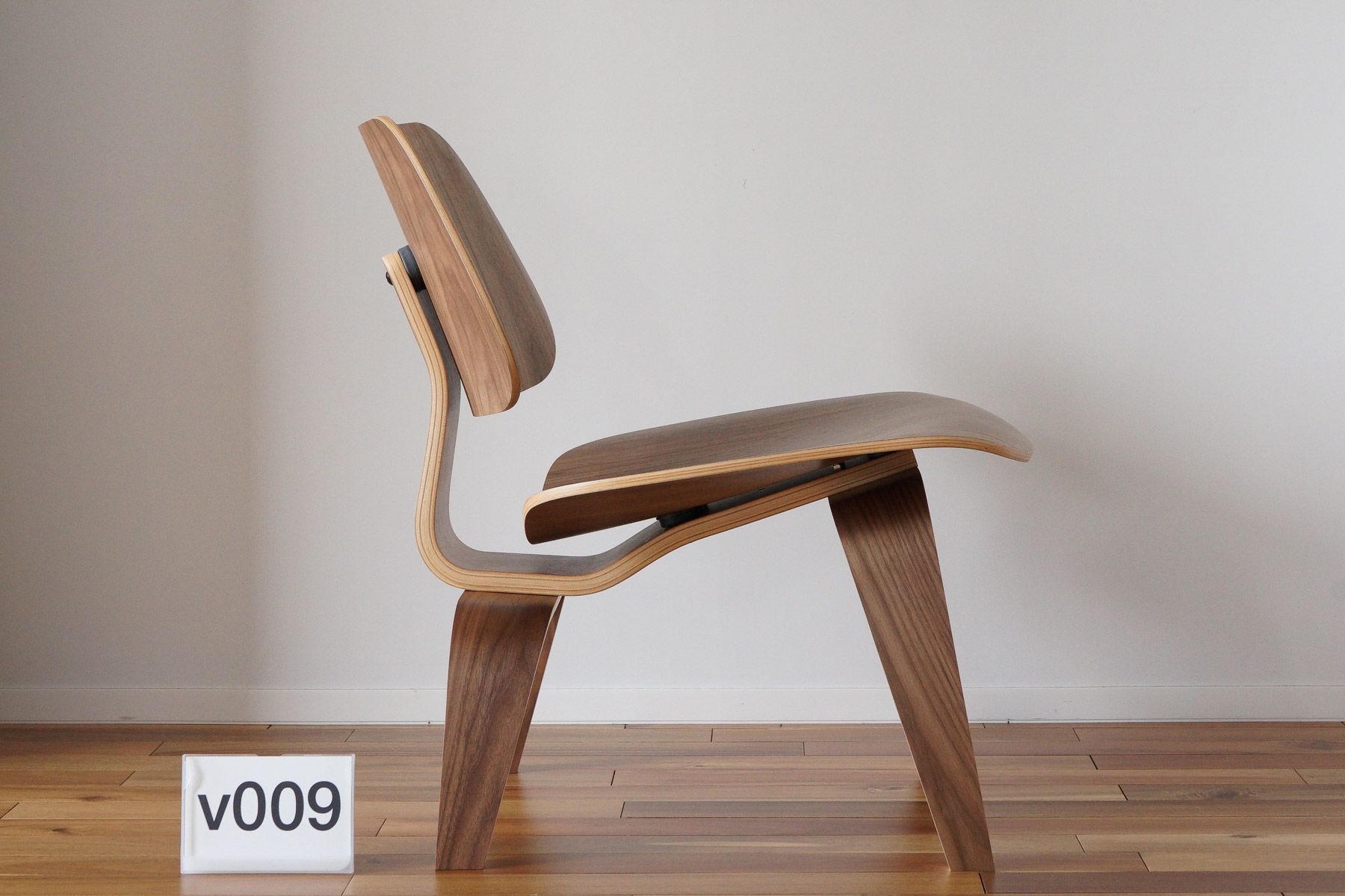 イームズLCWの木目