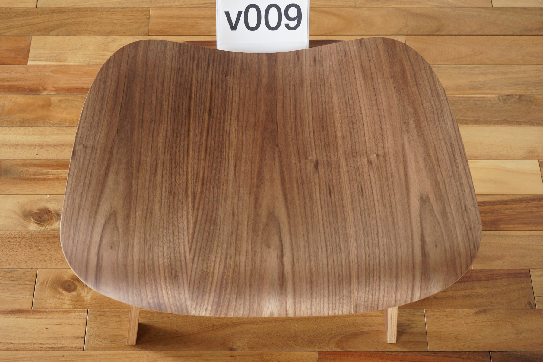 イームズLCWの木目