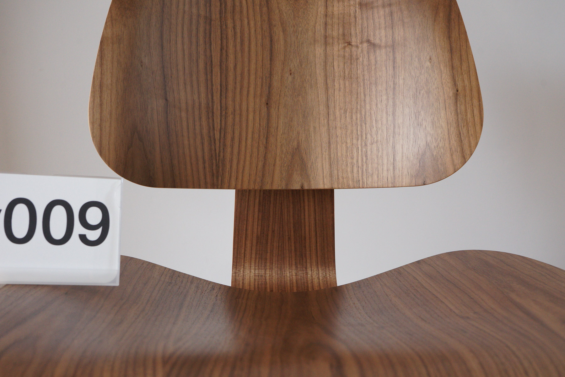 イームズLCWの木目