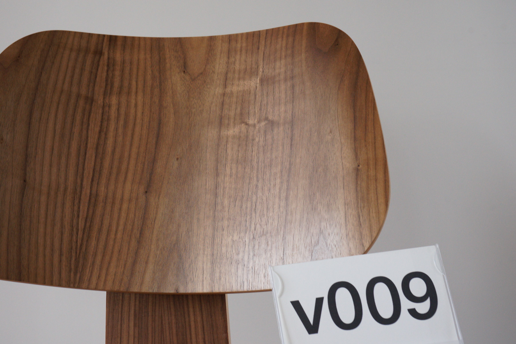 イームズLCWの木目