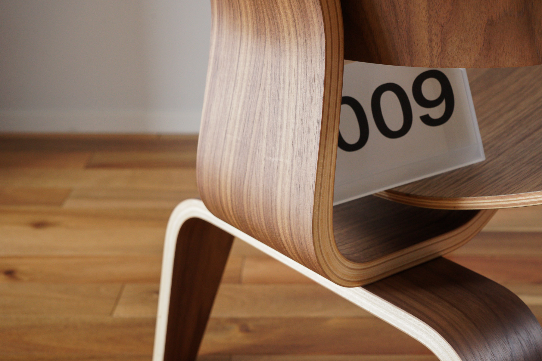 イームズLCWの木目