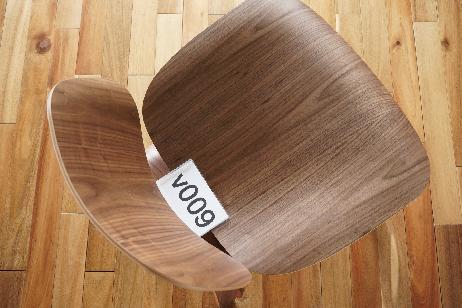 イームズLCWの木目