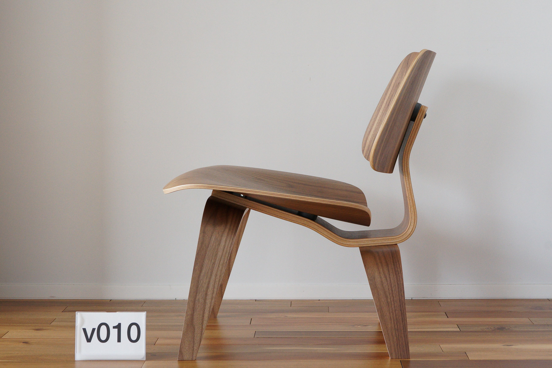 イームズLCWの木目