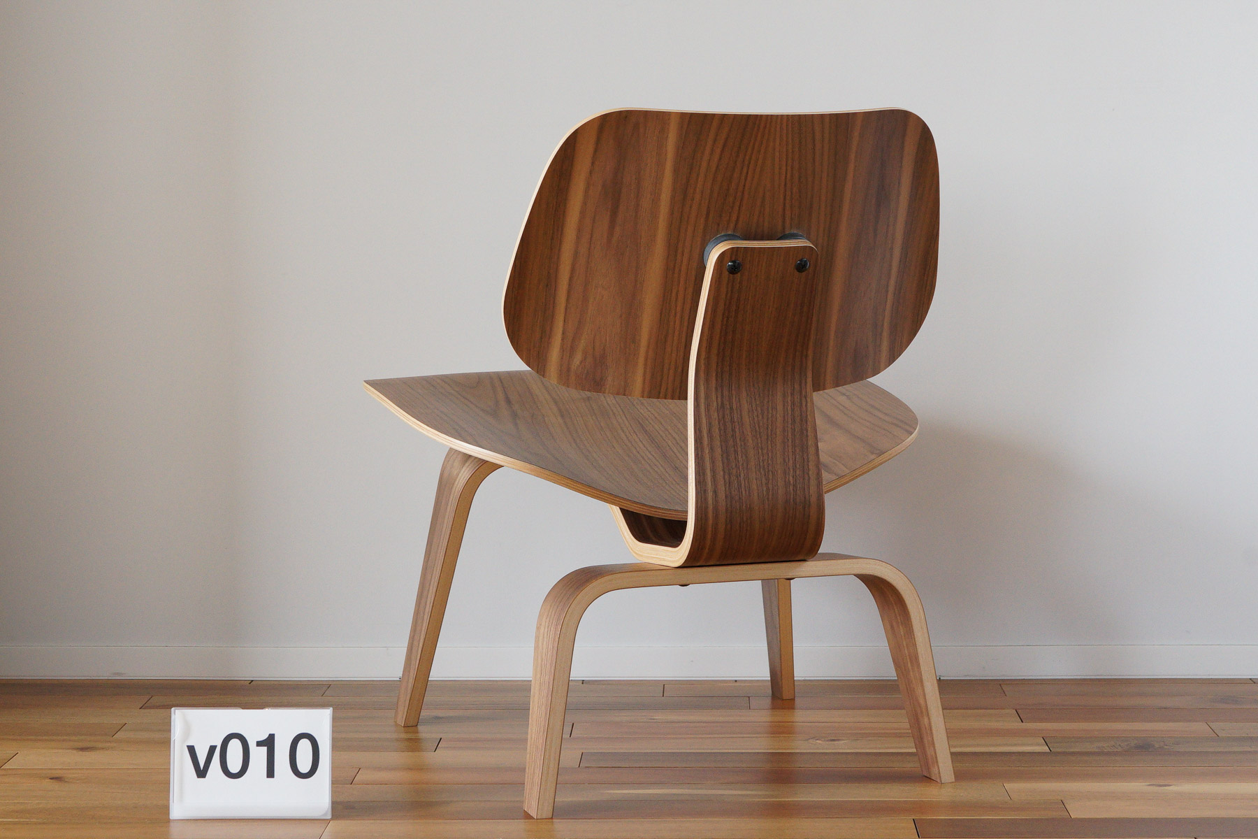 イームズLCWの木目