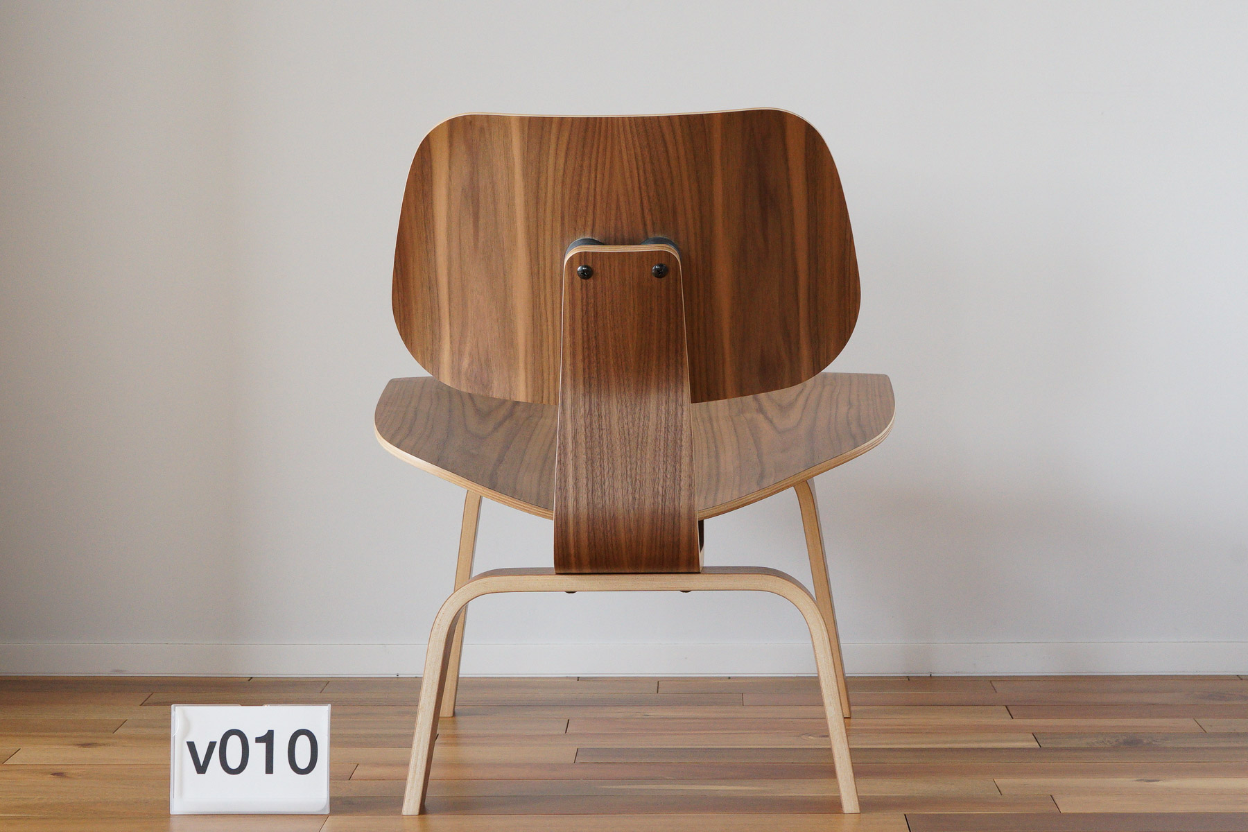 イームズLCWの木目