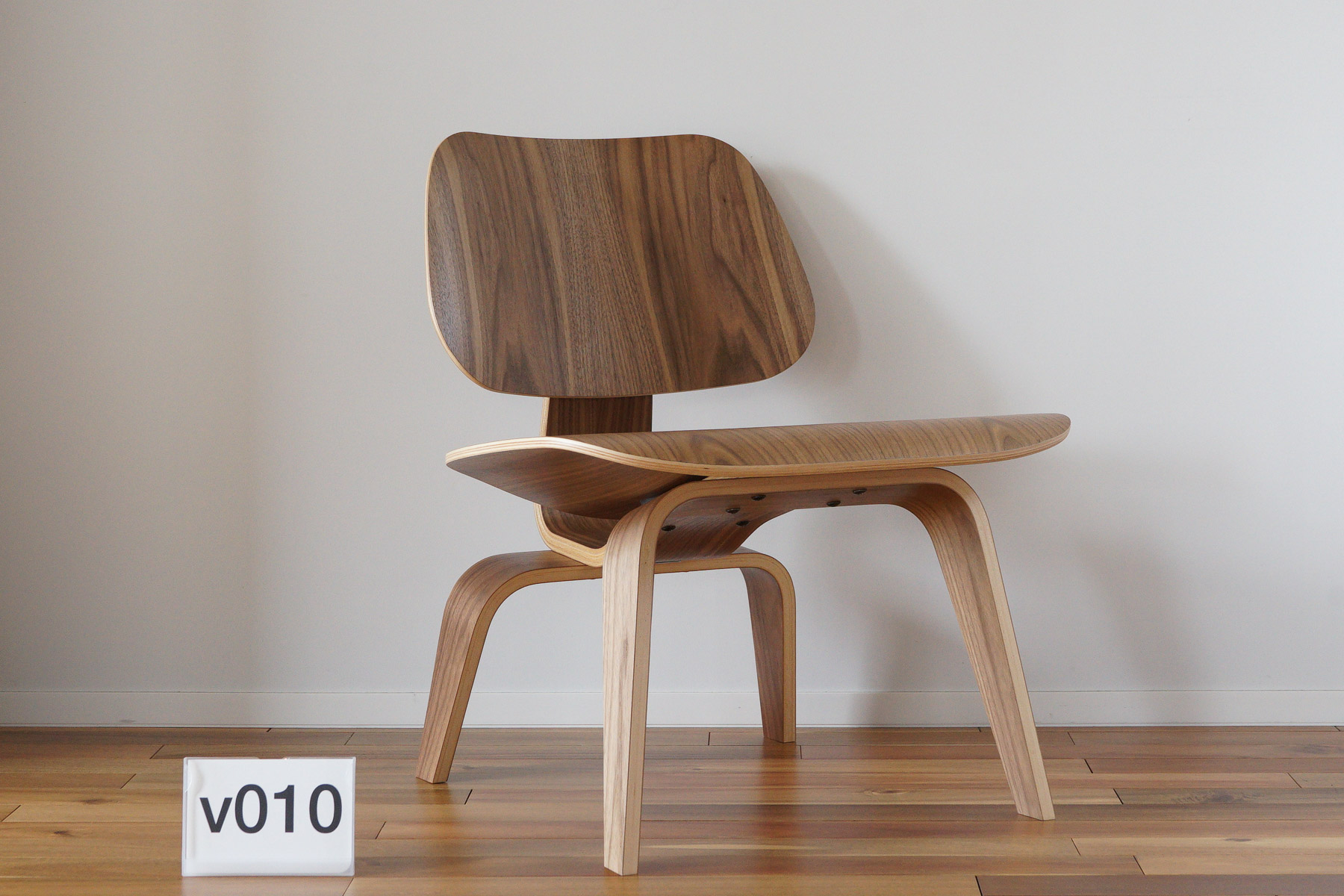 イームズLCWの木目