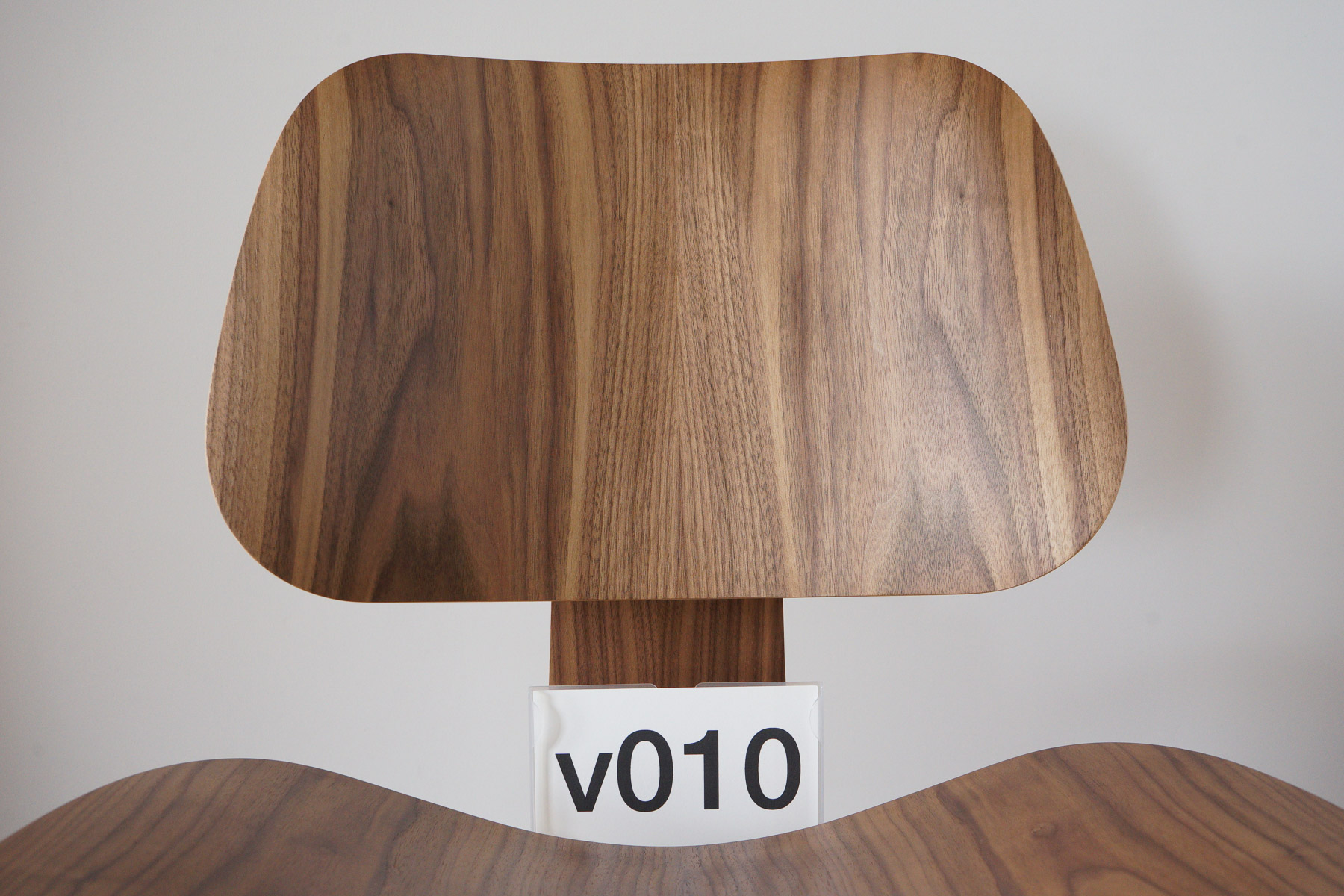 イームズLCWの木目