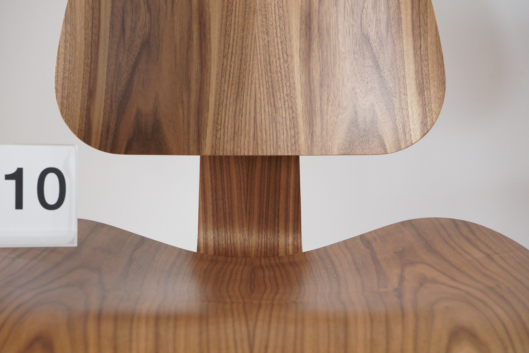 イームズLCWの木目