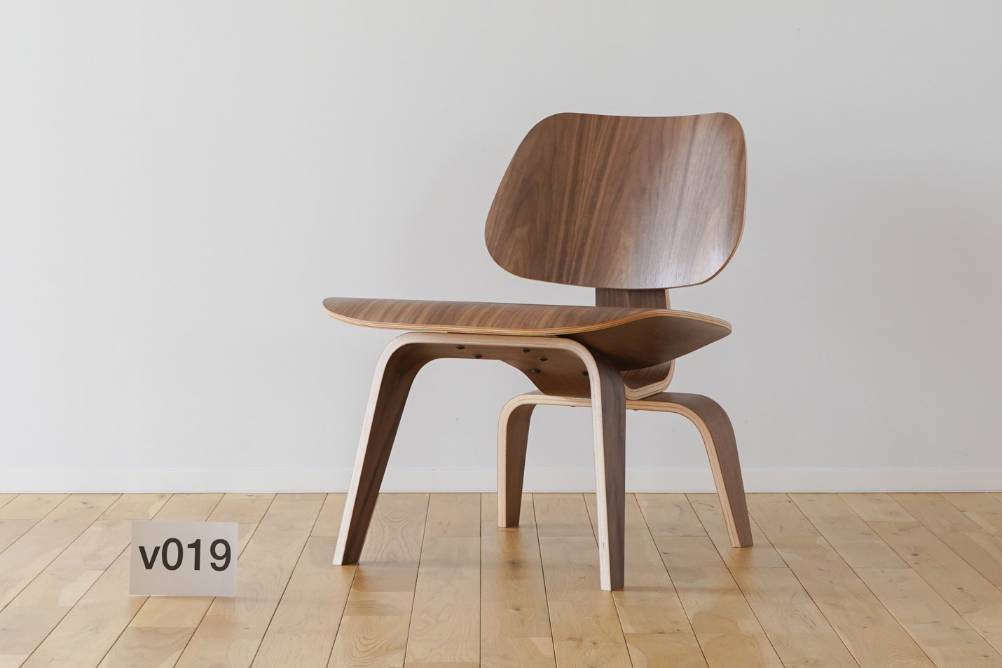 ハーマンミラー（Heramanmiller）イームズLCWの木目