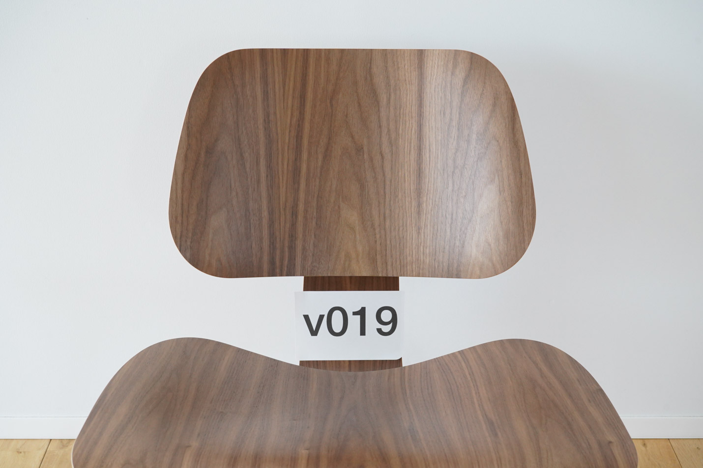 ハーマンミラー（Heramanmiller）イームズLCWの木目