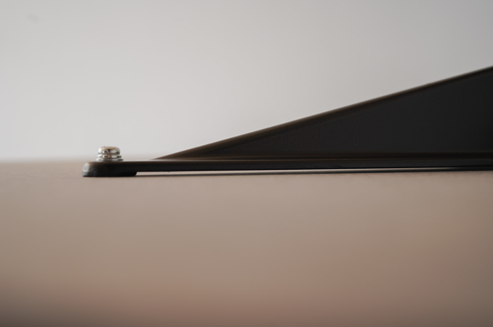 天板と脚の隙間