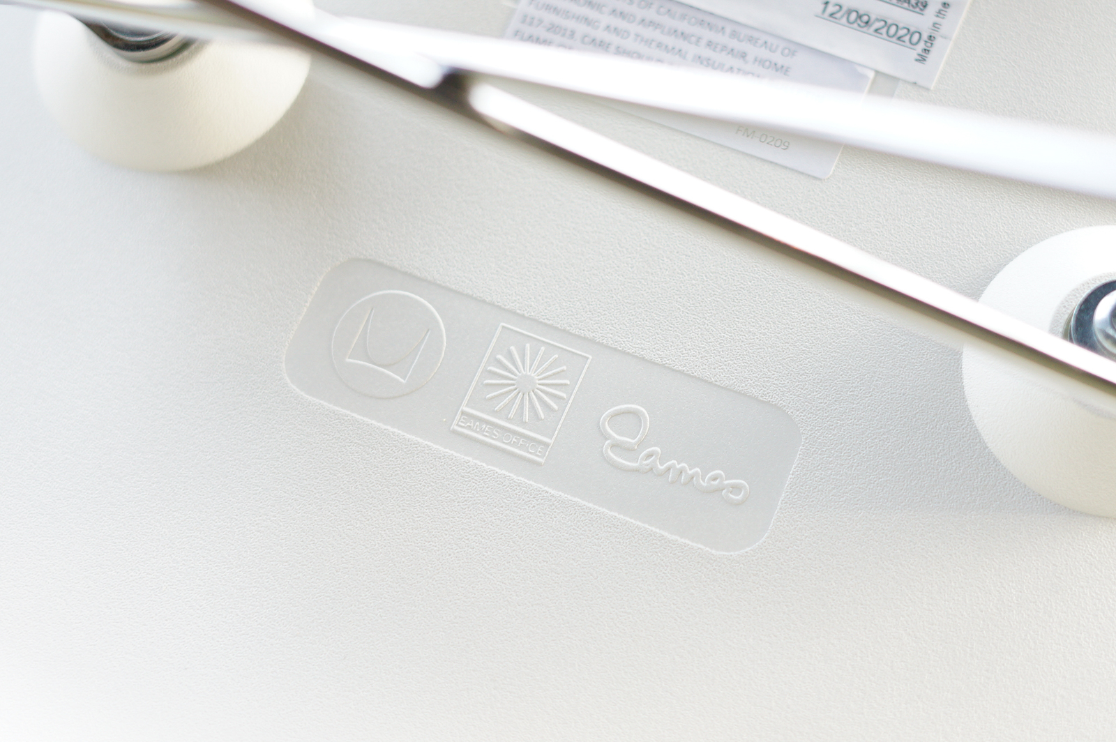 LARロゴエンボス