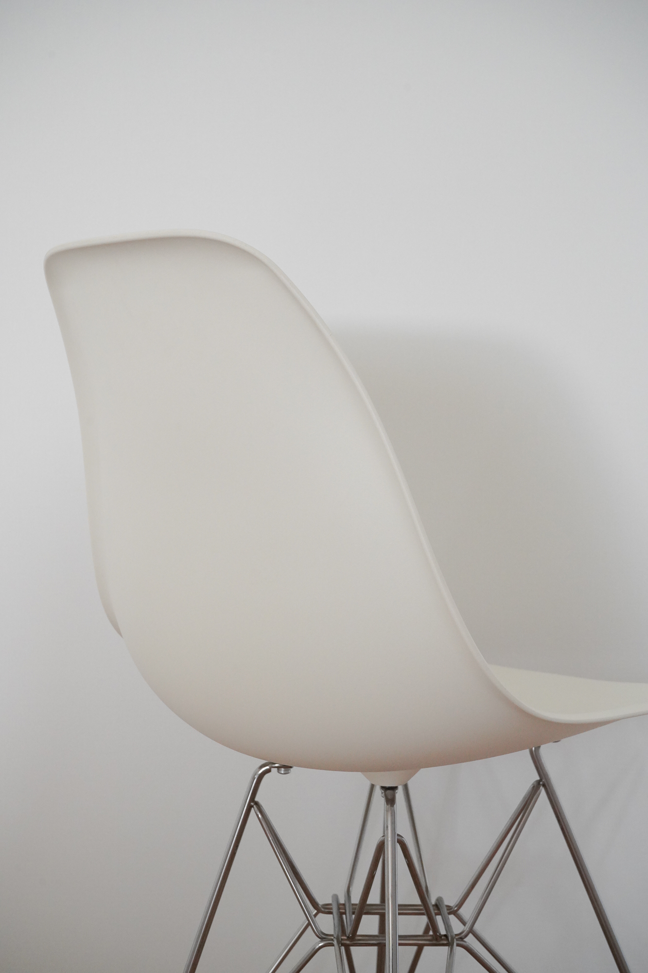 ハーマンミラーイームズシェルチェアホワイト