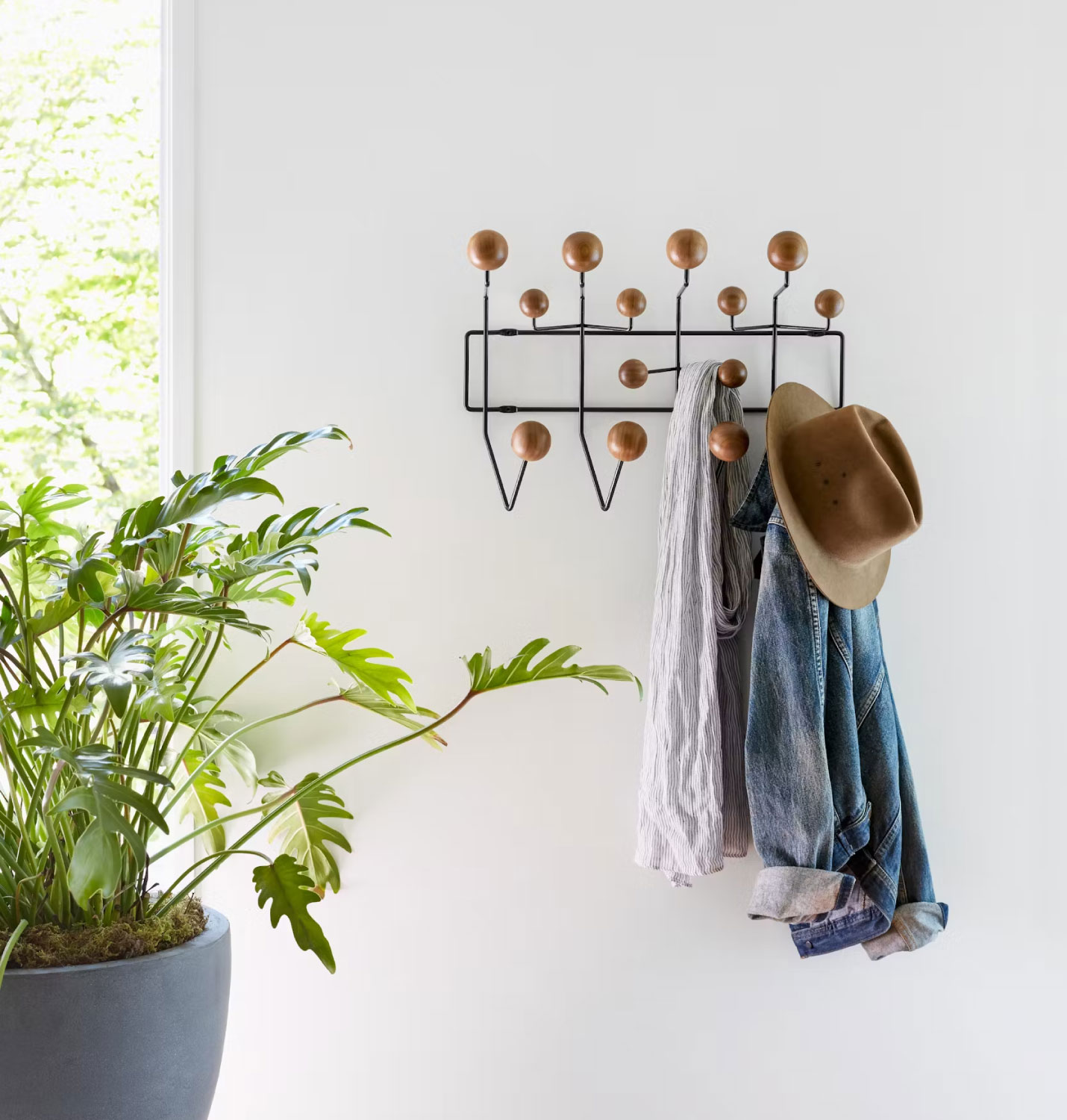 ハーマンミラー（hermanmiller）イームズハングイットオールウォールナットブラック