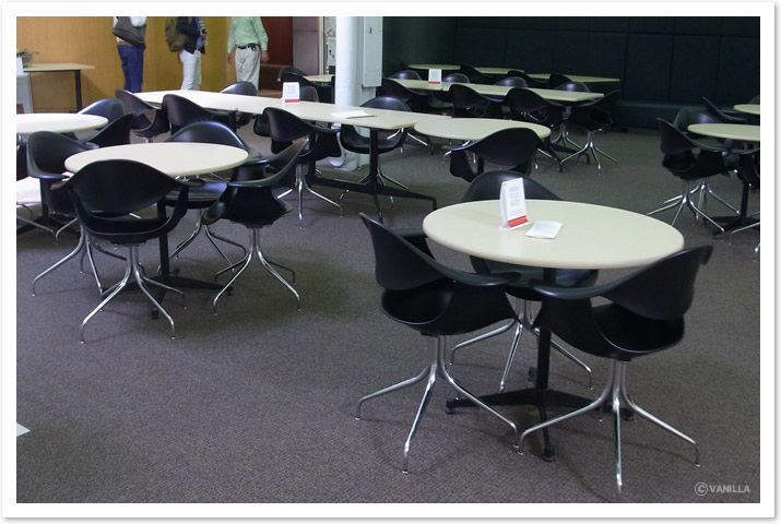 スワッグレッグチェア