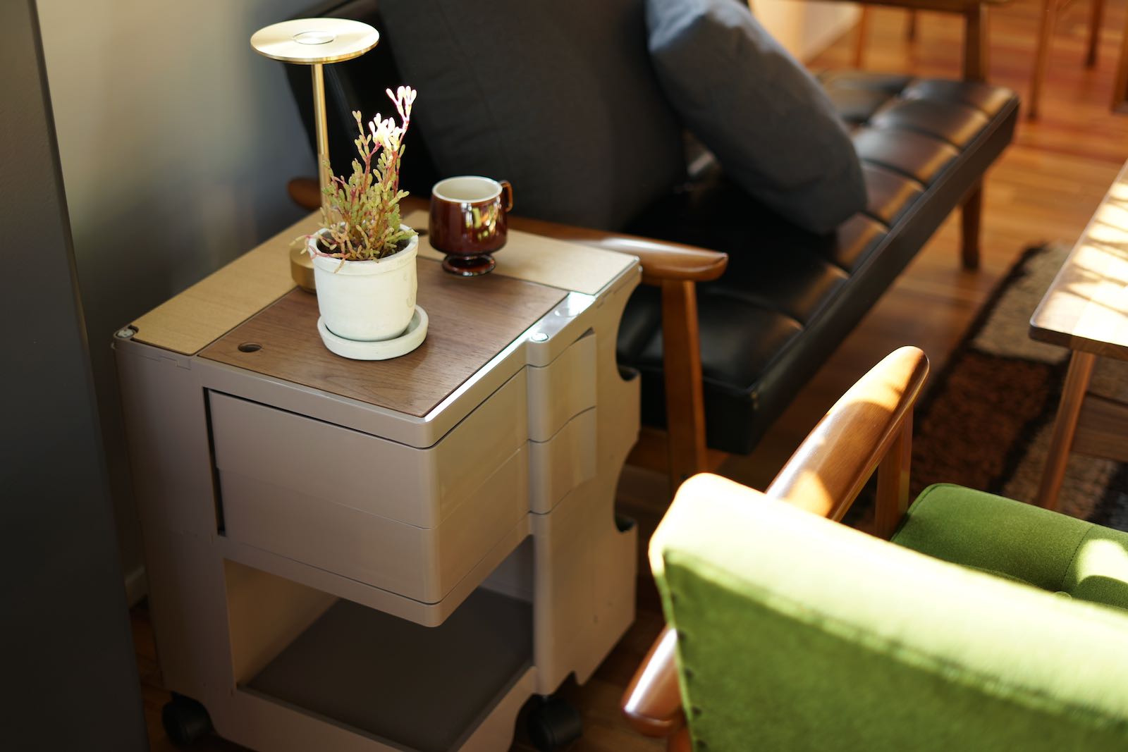 ボビーワゴン クミンとカリモク60 Kチェア