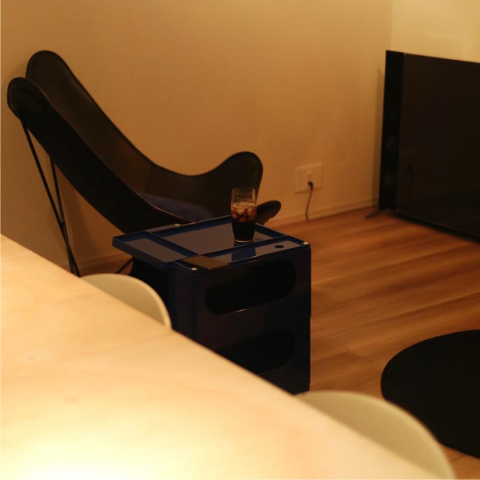 ボビーワゴン オーシャンブルーとBKFチェア