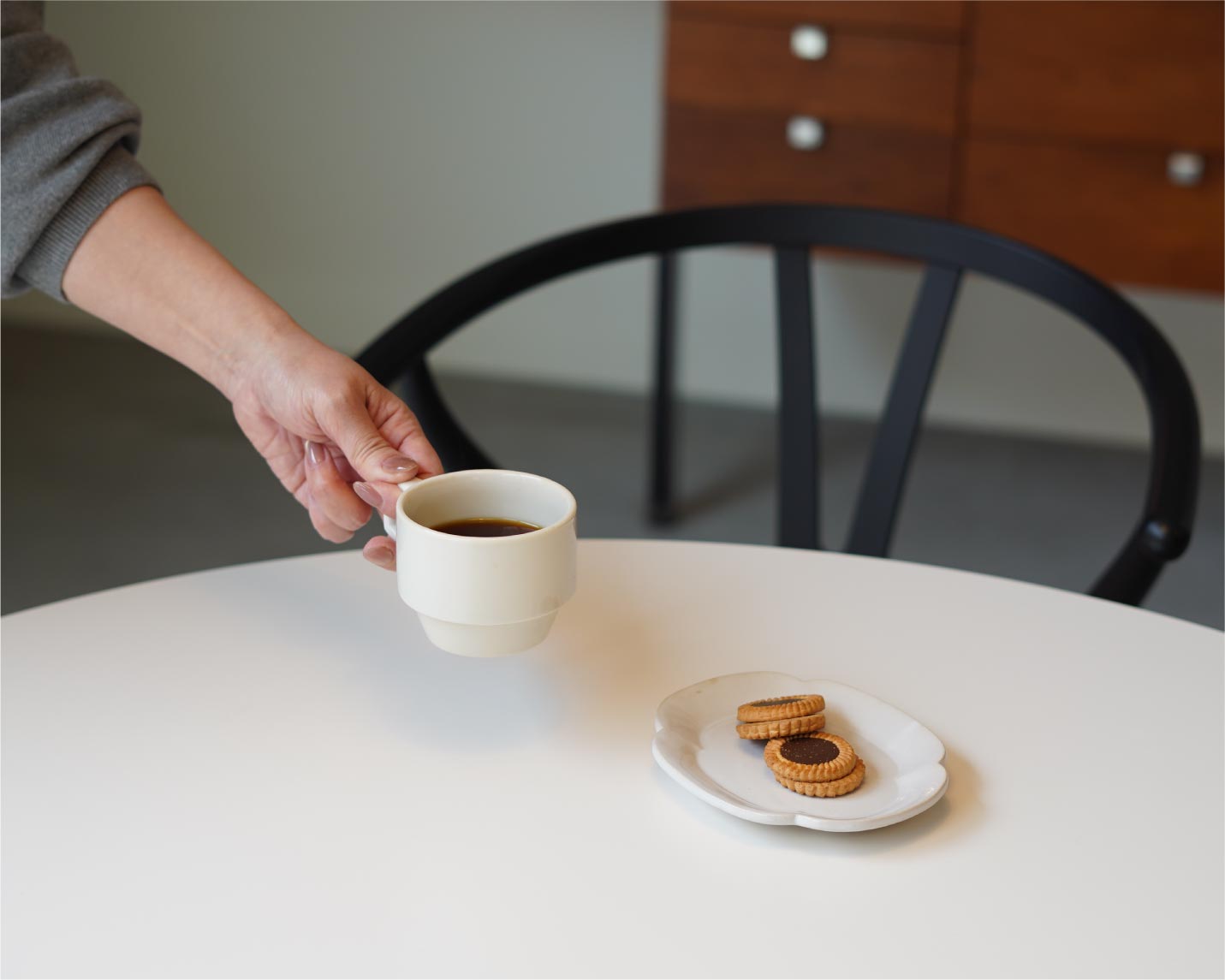 CARL HANSEN & SON （カール・ハンセン＆サン）CH24(Yチェア）ビーチ ソフトブラックのある暮らし