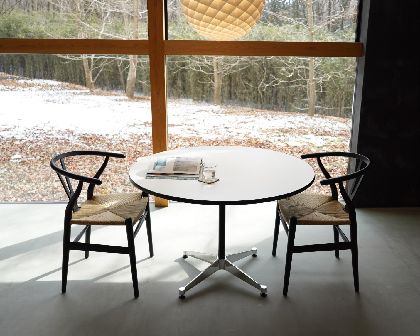 CARL HANSEN & SON （カール・ハンセン＆サン）CH24(Yチェア）ビーチ ソフトブラックとイームズ コントラクトベーステーブルのダイニング