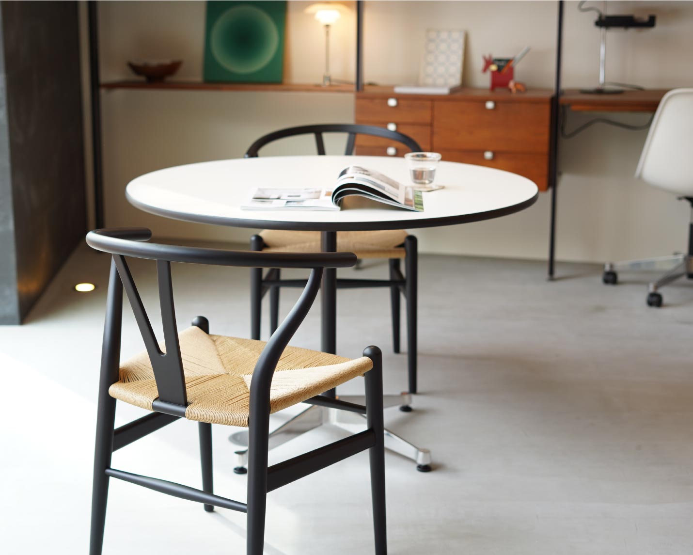 カール・ハンセン＆サン（CARL HANSEN & SON）CH24(Yチェア）のあるダイニングの風景