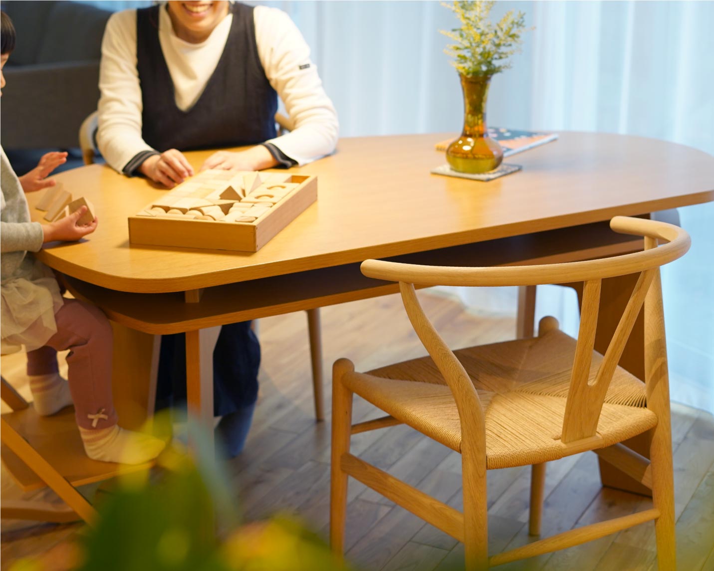 カール・ハンセン＆サン（CARL HANSEN & SON）CH24(Yチェア）のあるダイニング