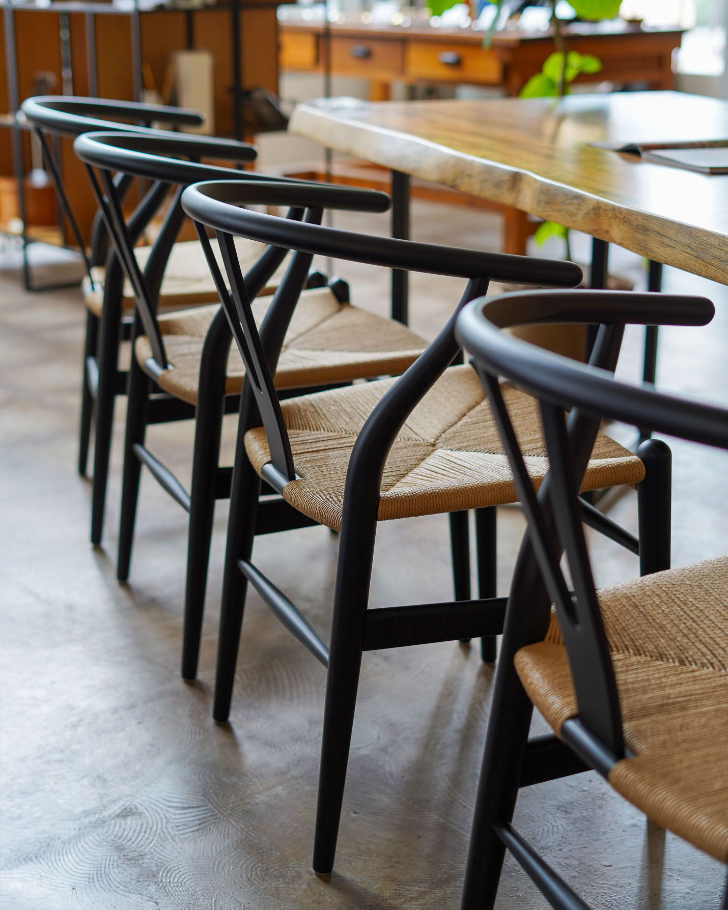 Yチェア CH24 ビーチ/ソフトブラック CARL HANSEN & SON(カールハンセン&サン) ハンス J. ウェグナー