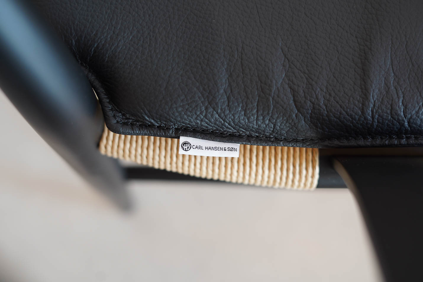 CARL HANSEN & SON（カールハンセン＆サン） CH24（Yチェア）専用本革シートクッション ブラック4