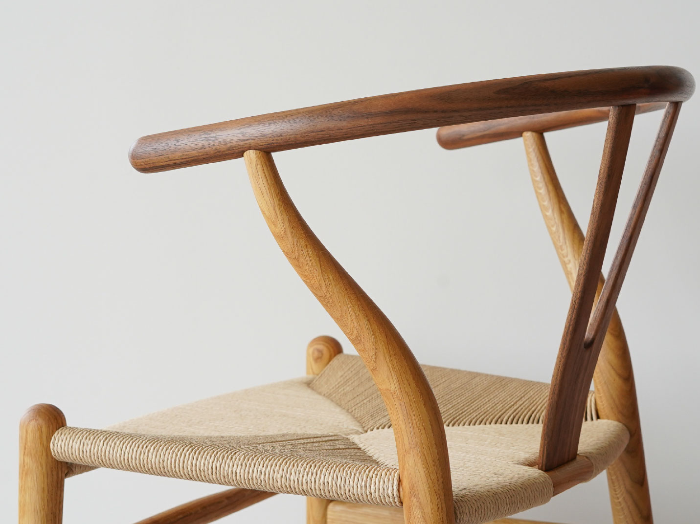 Yチェア CH24 オーク & ウォールナット Mix 背もたれ