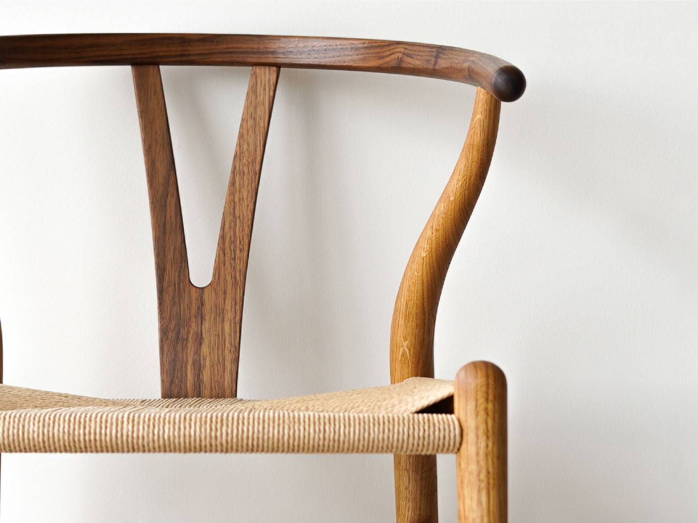 Yチェア CH24 オーク & ウォールナット Mix 背もたれ