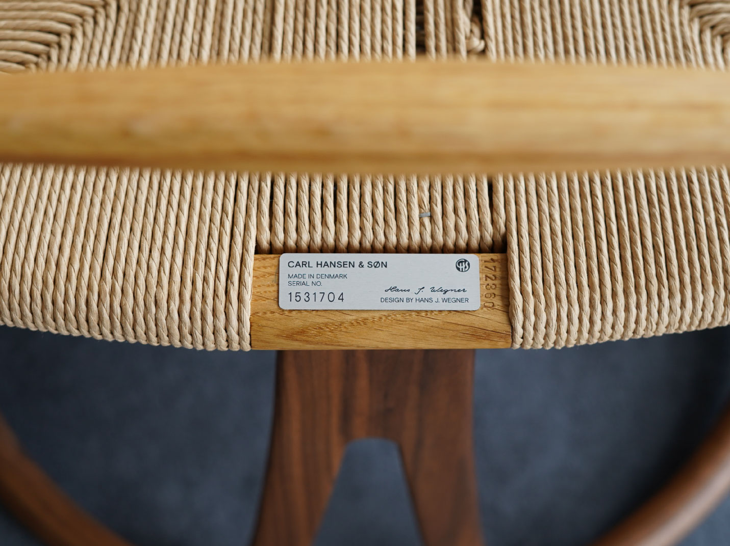 Yチェア CH24 オーク & ウォールナット Mix プレート