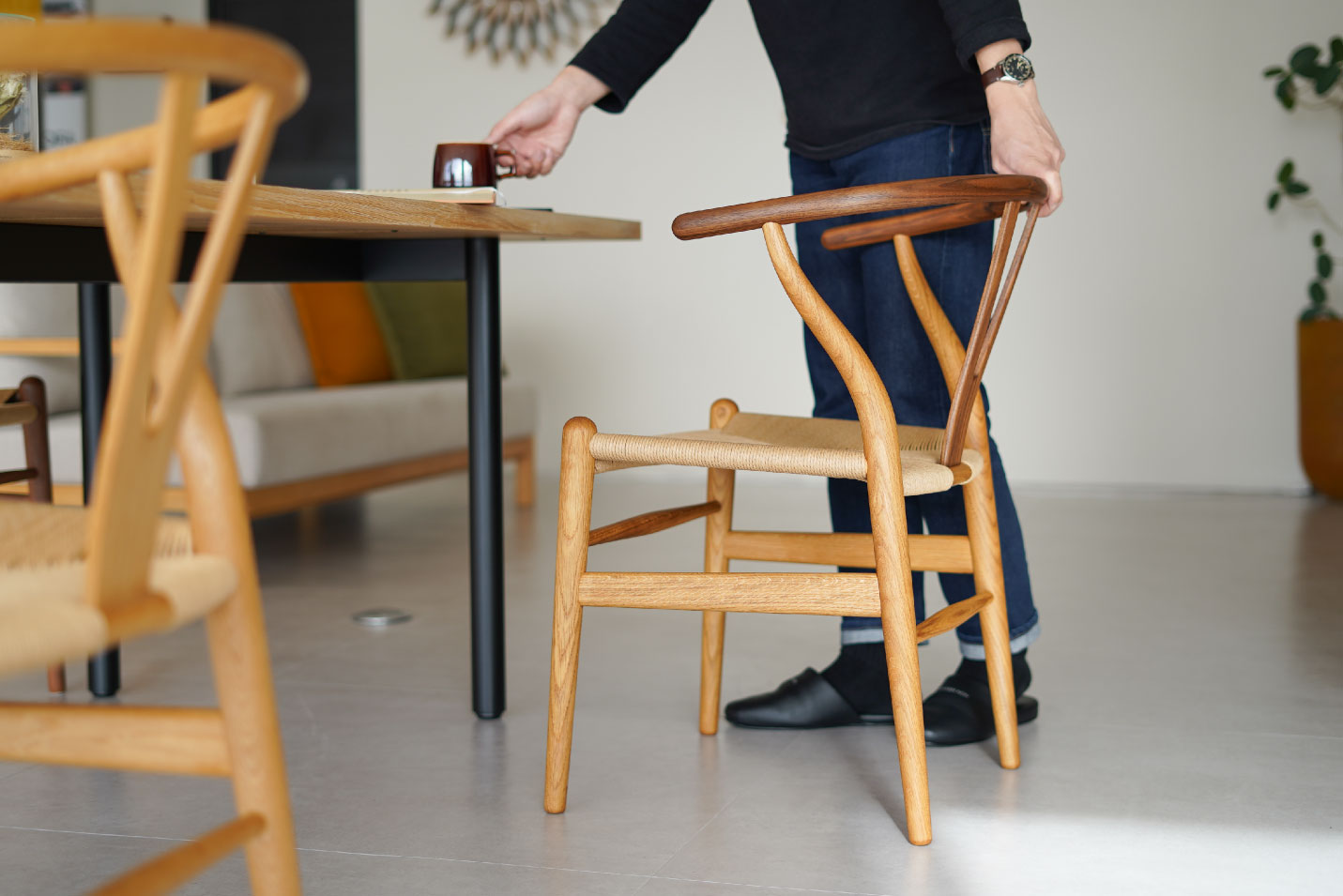 Yチェア CH24 オーク & ウォールナット Mixは2種類の部材を使った仕様