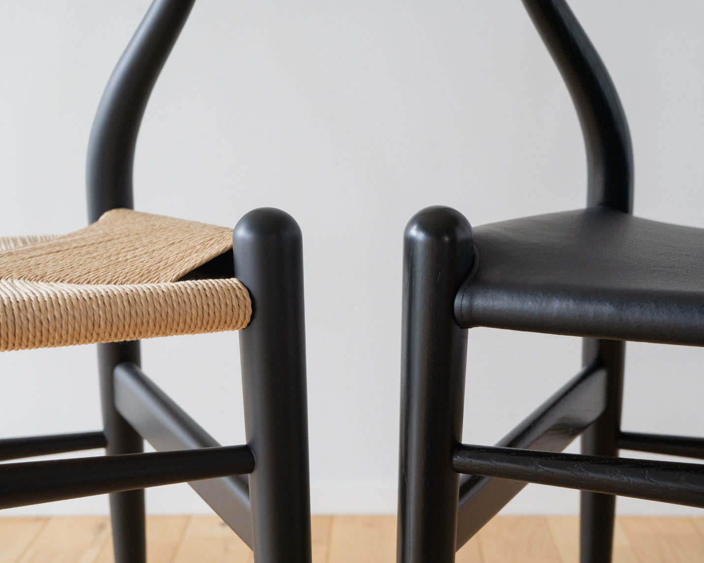 カール・ハンセン&サン(CARL HANSEN & SON) CH24P Yチェア(レザーシート:ブラック) オーク ブラック塗装とCH24 Yチェア ビーチ ソフトブラックの違い