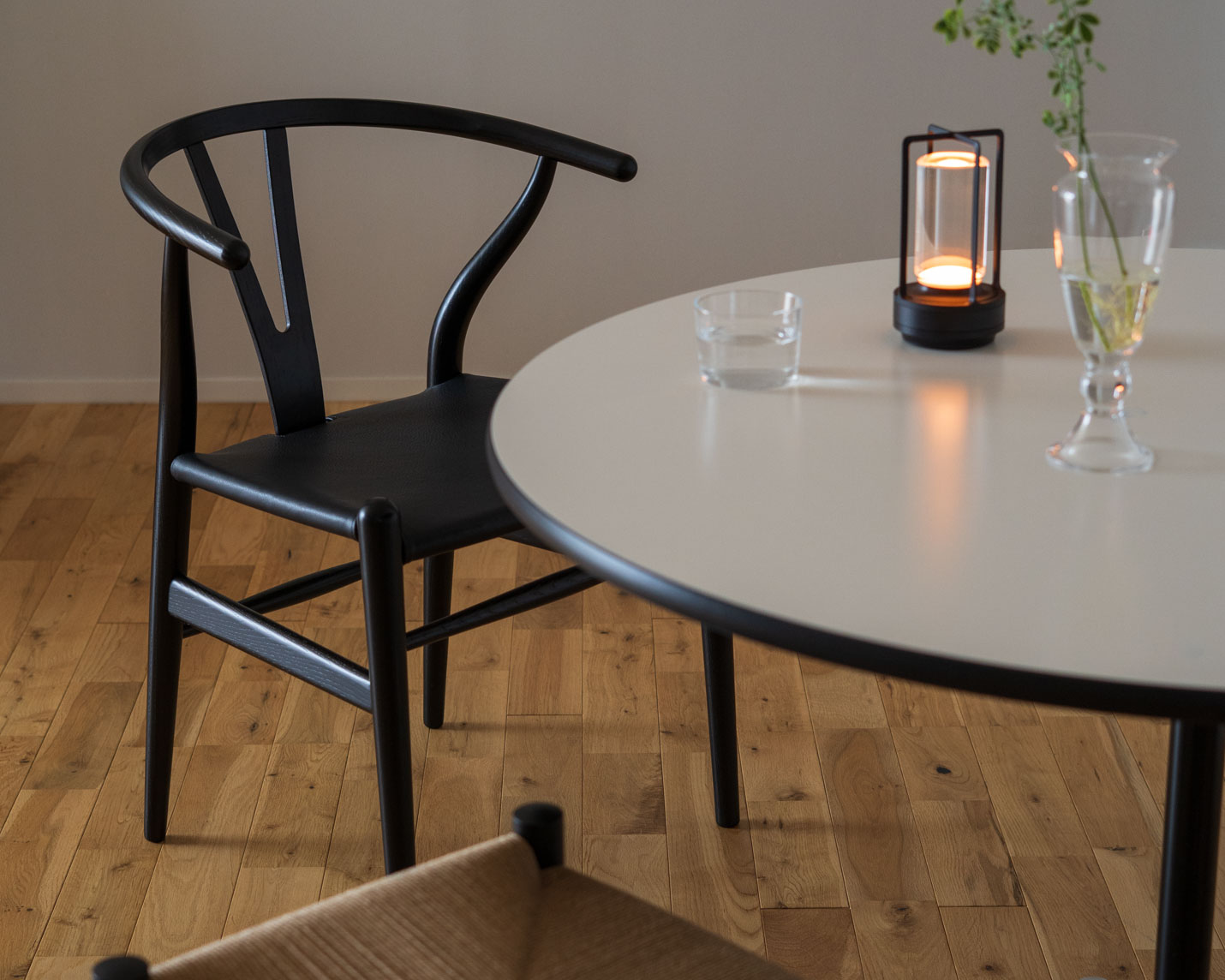 カール・ハンセン&サン(CARL HANSEN & SON) CH24P Yチェア(レザーシート:ブラック) オーク ブラック塗装 ハンス J. ウェグナー