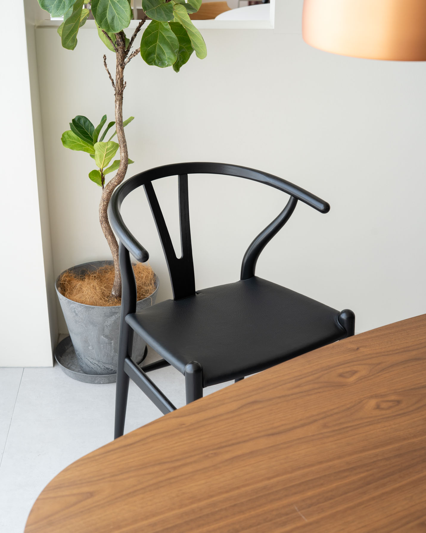 カール・ハンセン&サン(CARL HANSEN & SON) CH24P Yチェア(レザーシート:ブラック) オーク ブラック塗装 ハンス J. ウェグナー