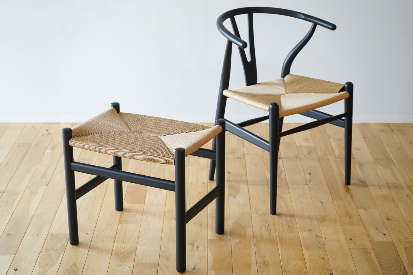 カール・ハンセン&サン(CARL HANSEN & SON) CH53 フットスツール ビーチ ソフトブラック Yチェアと共に過ごす相棒