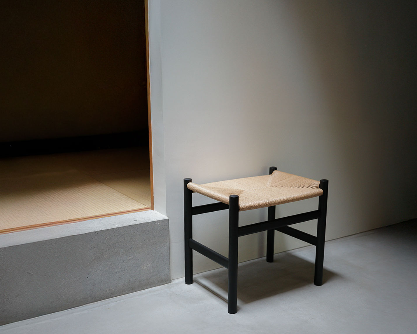 カール・ハンセン&サン(CARL HANSEN & SON) CH53 フットスツール ビーチ ソフトブラック 見るたびに、いいなあと思う