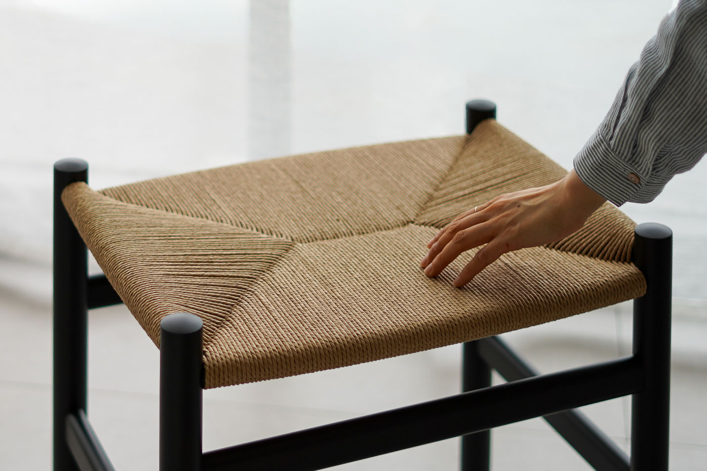 カール・ハンセン&サン(CARL HANSEN & SON) CH53 フットスツール ビーチ ソフトブラック 5年後に、もっと好きになる。