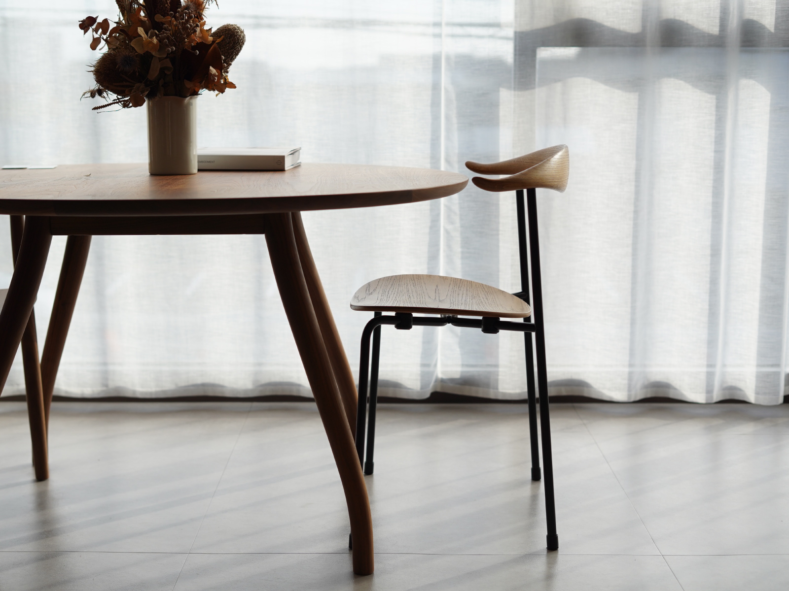 CARL HANSEN & SON （カールハンセン＆サン） ch88t オーク/オイル仕上げ ブラック脚