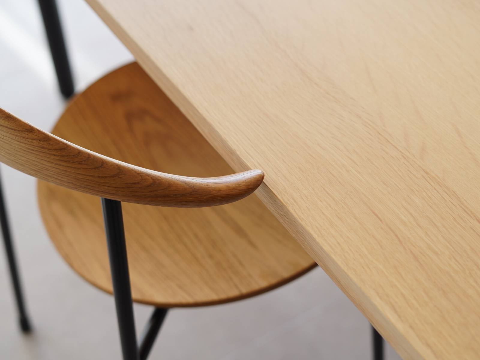 CARL HANSEN & SON （カールハンセン＆サン） ch88t オーク/オイル仕上げ ブラック脚