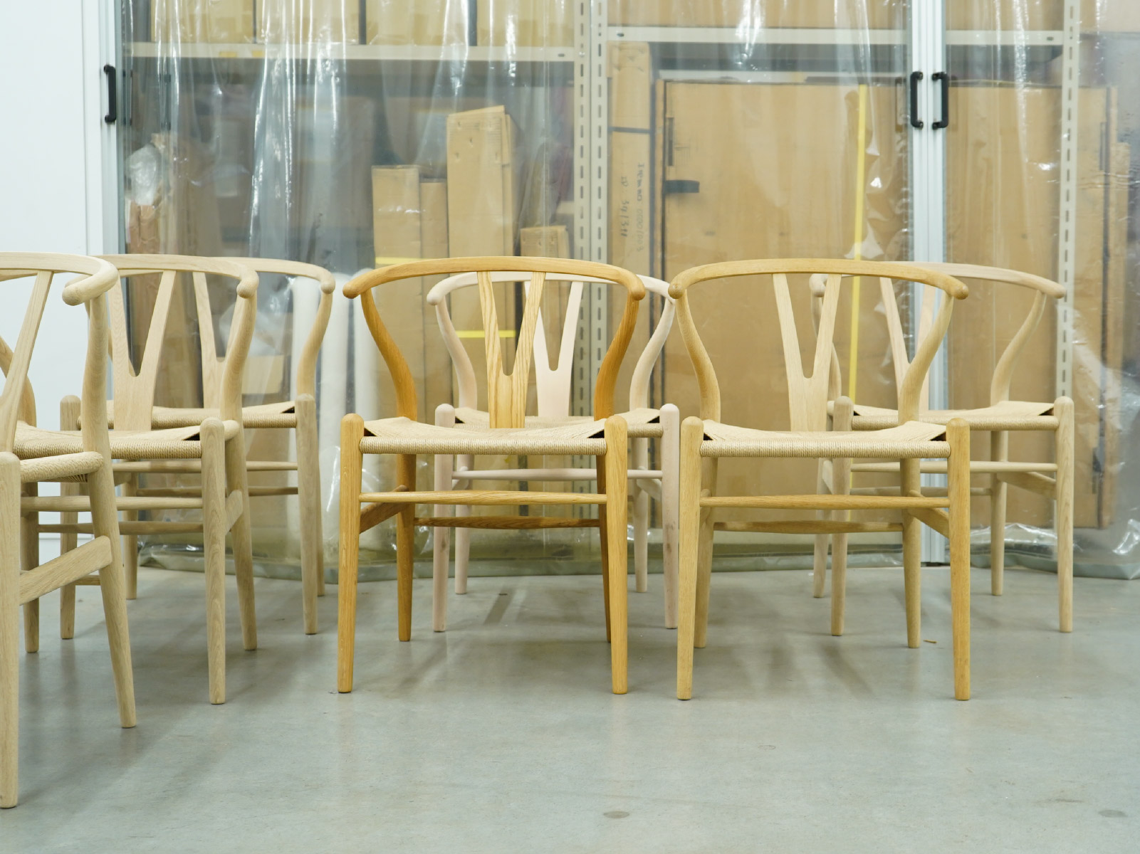 カールハンセン＆サン CRAFT STUDIO 修理を待つCH24（Yチェア）たち