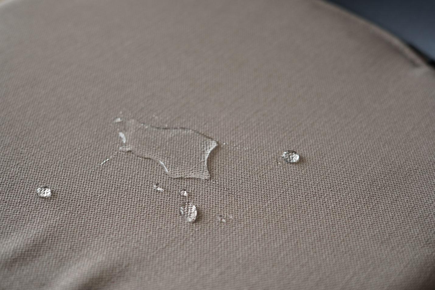 vanillaオリジナル イームズシェルチェア用シートパッド 撥水機能もあります