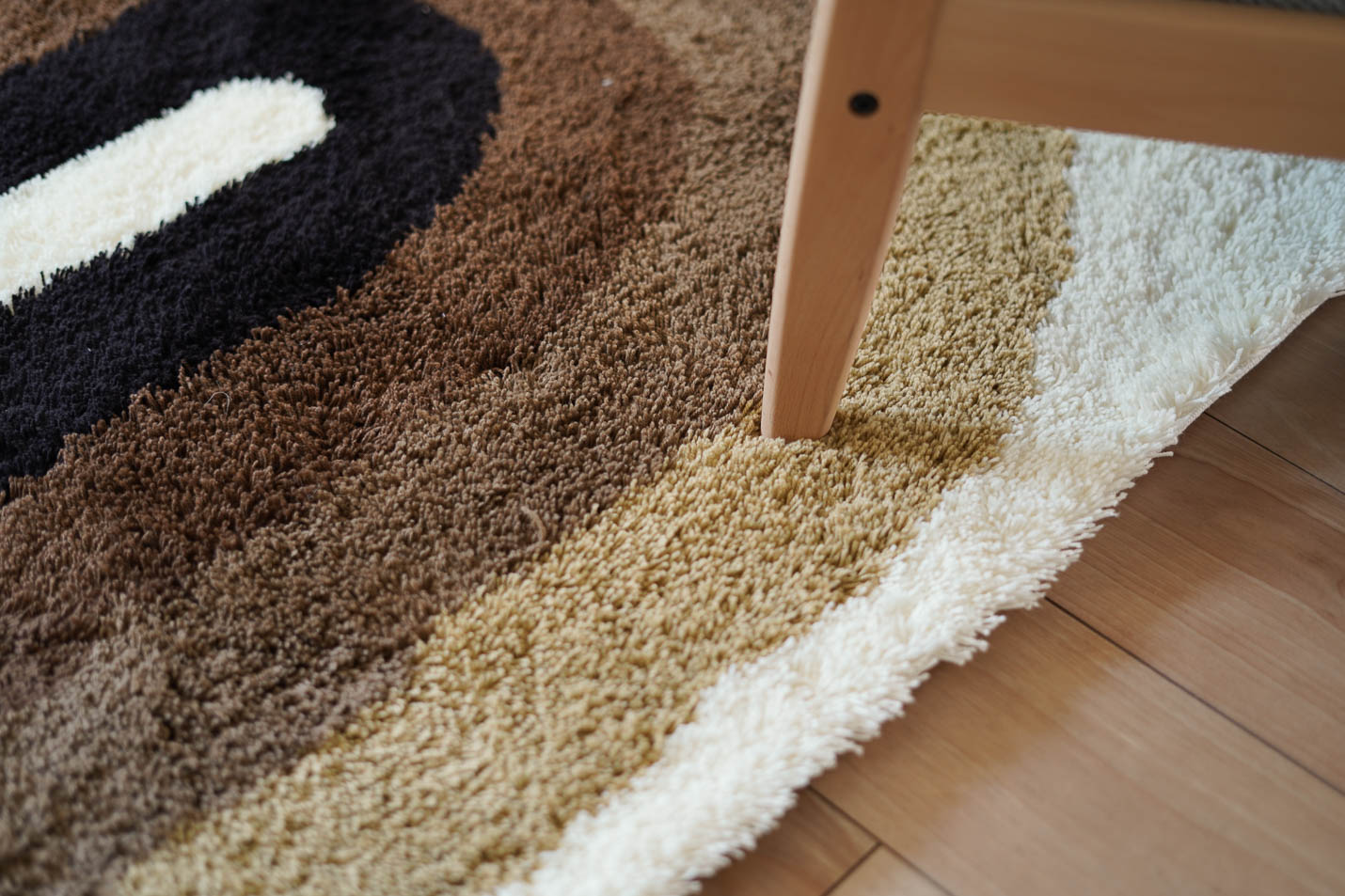 シャギーの毛足