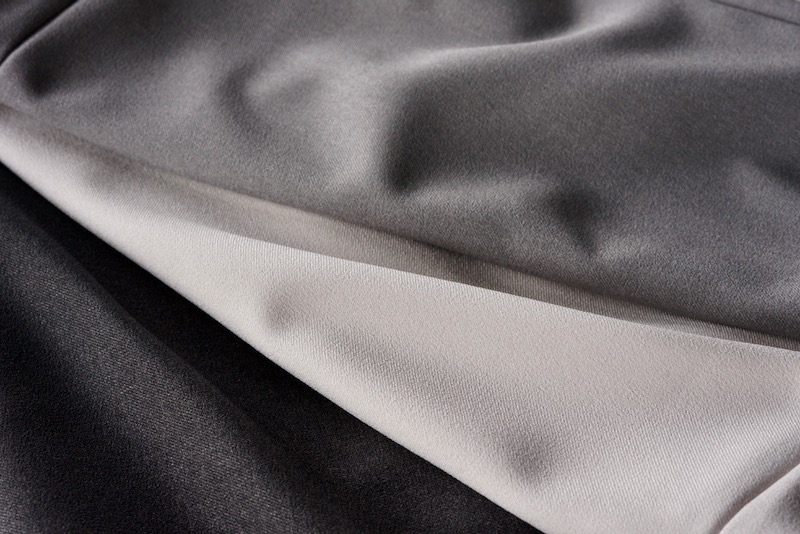 艶感と伸縮性があるカバーもオリジナル