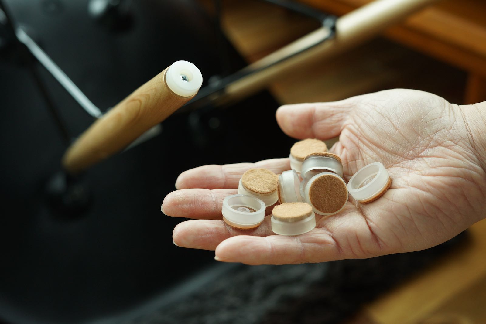 ポイントはねじ穴の余白