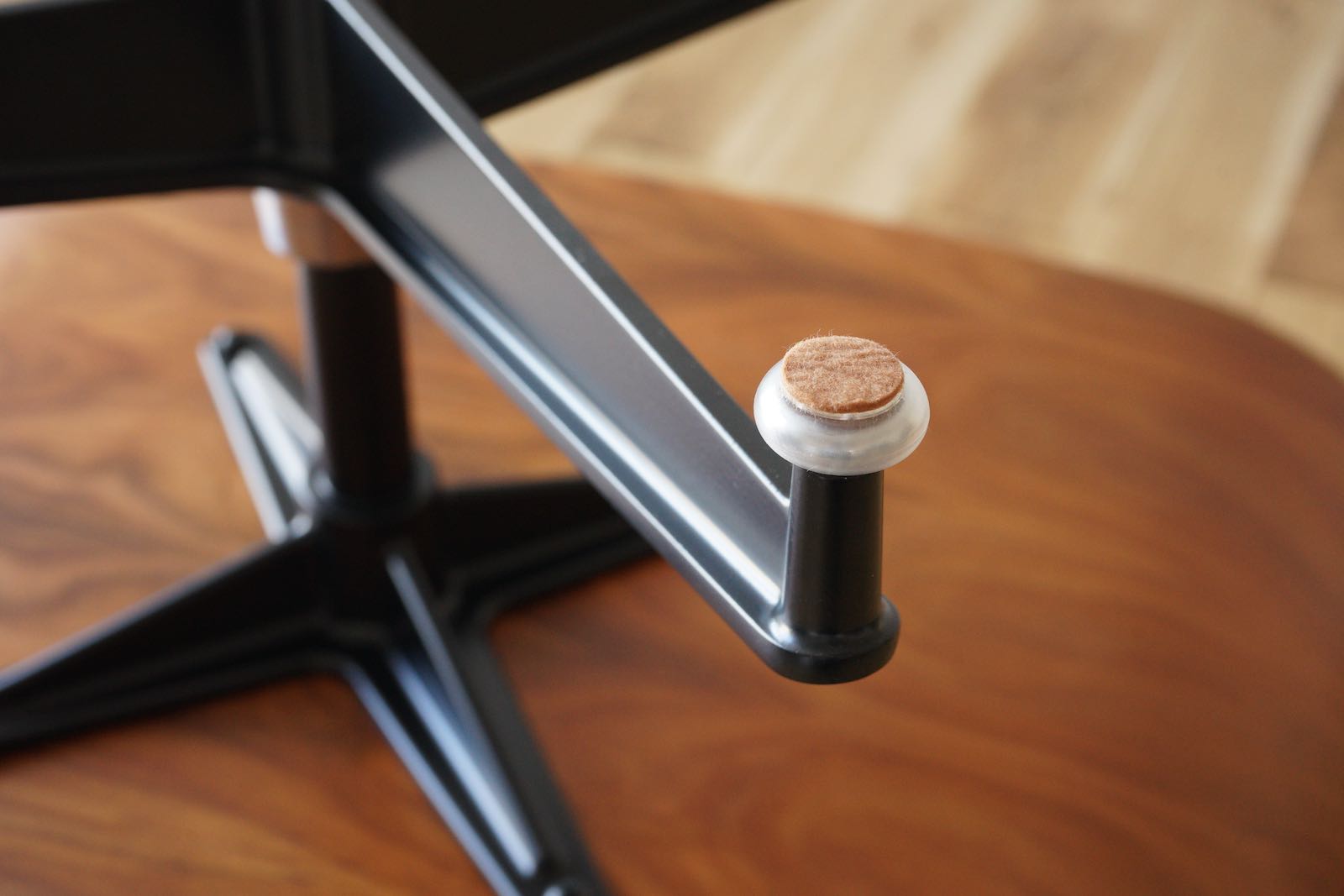 圧着されたフェルトはずれることがない